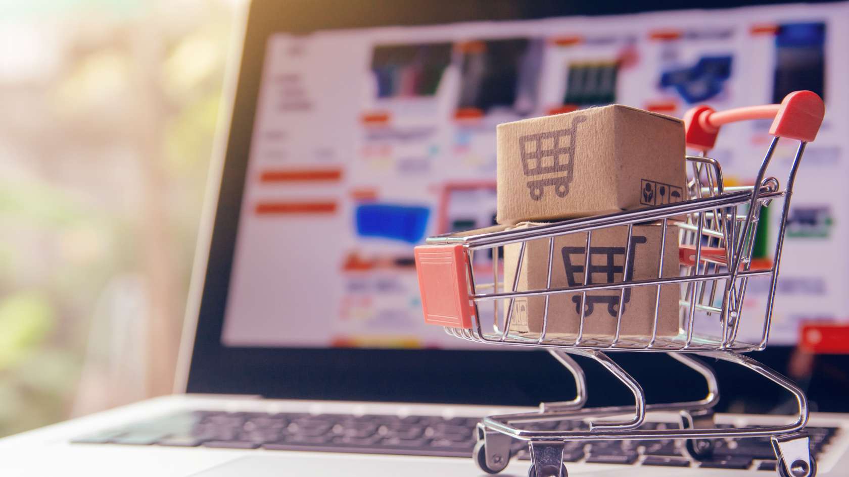 Advantages and Disadvantages of E-Commerce in 2025: Explained