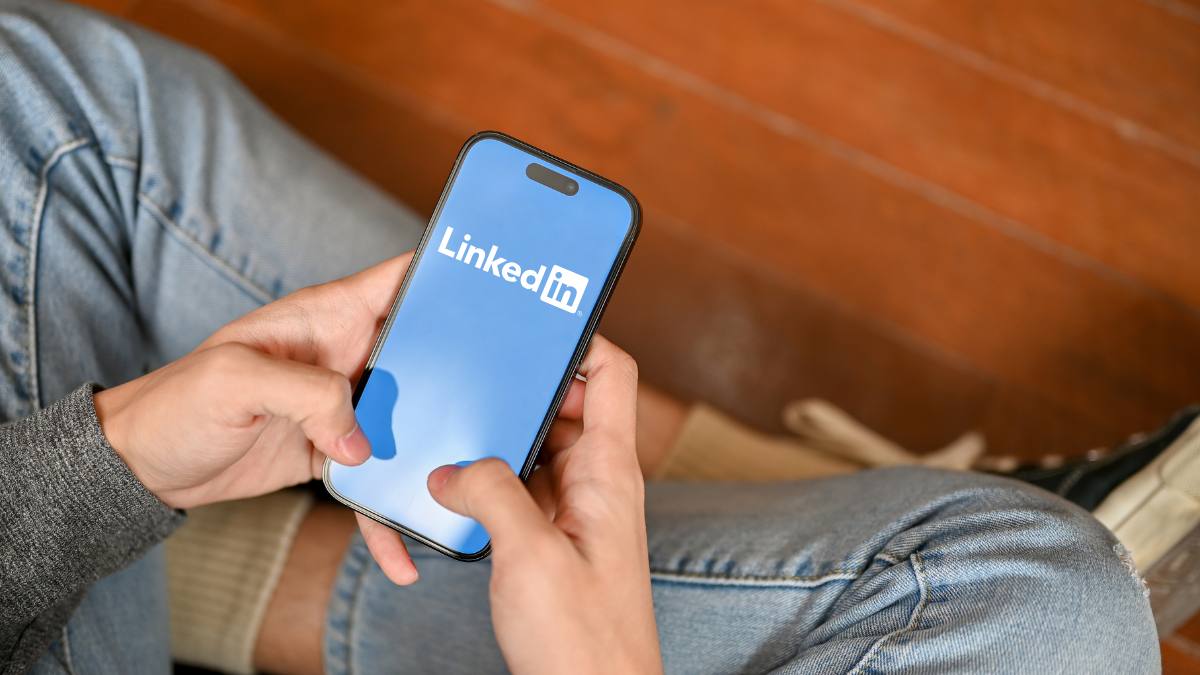 LinkedIn Ads Strategy (2025 Guide)